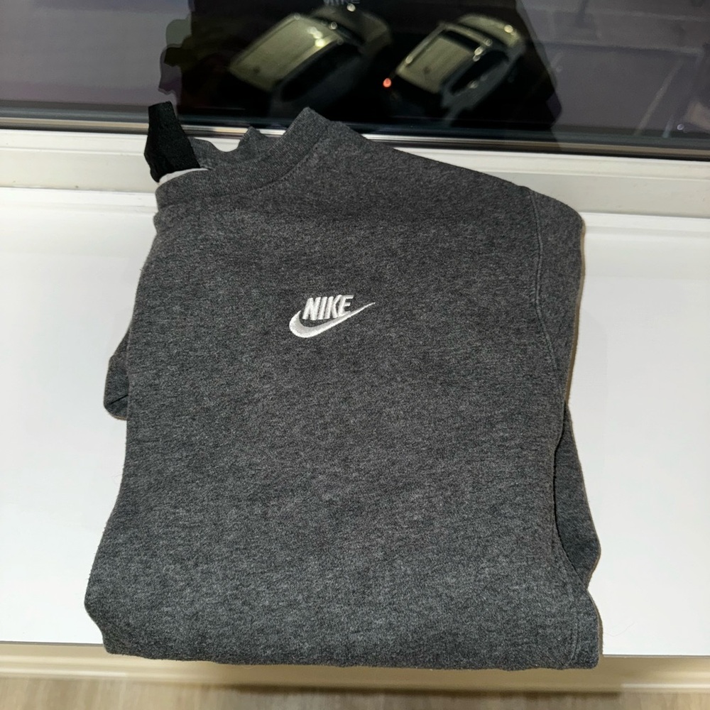 Small nike crewneck